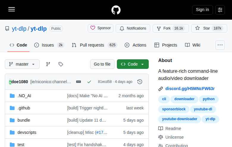 yt-dlp GitHub 首頁頂部(repo 名 yt-dlp/yt-dlp + Star 數 + 項目描述)